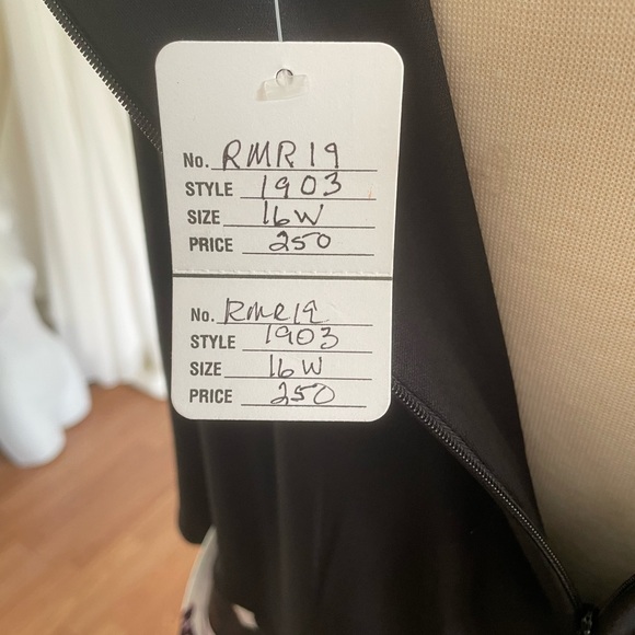 Formal mid ankle dress by R & M Richard’s size 16W black with multi colored bott - Picture 9 of 9